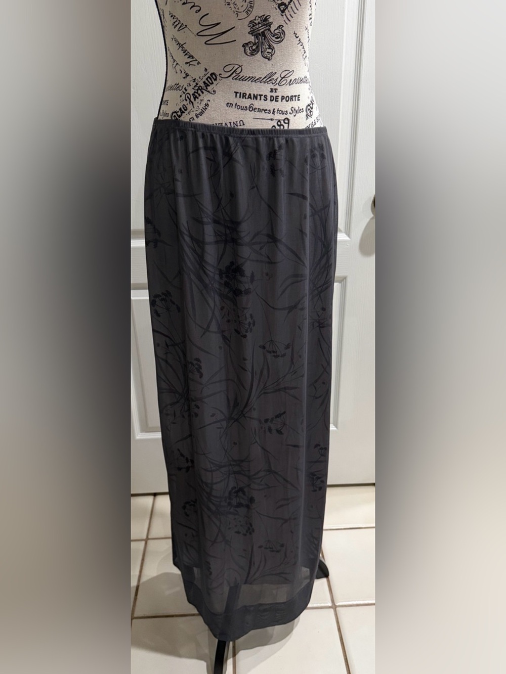 Elegant Black Floral Maxi Skirt with Elastic Waist